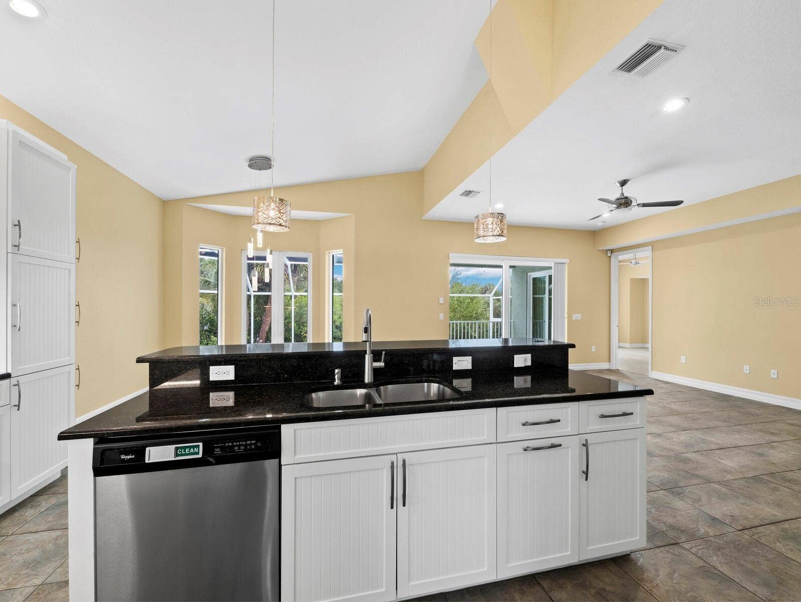 182 ISLAND CIRCLE, Sarasota, FL 34242