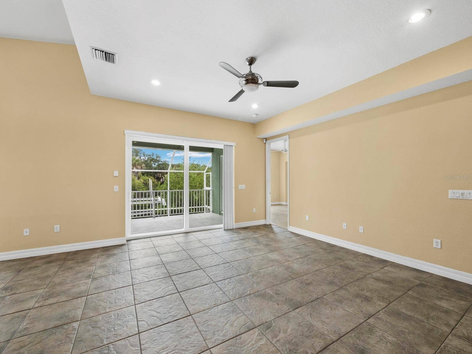 182 ISLAND CIRCLE, Sarasota, FL 34242