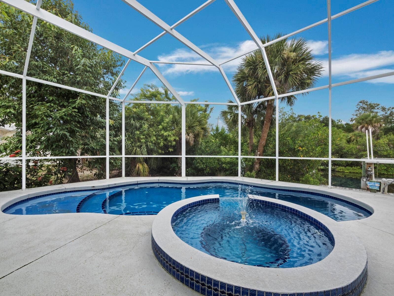182 ISLAND CIRCLE, Sarasota, FL 34242