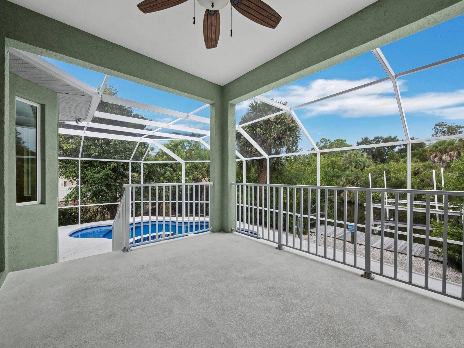 182 ISLAND CIRCLE, Sarasota, FL 34242