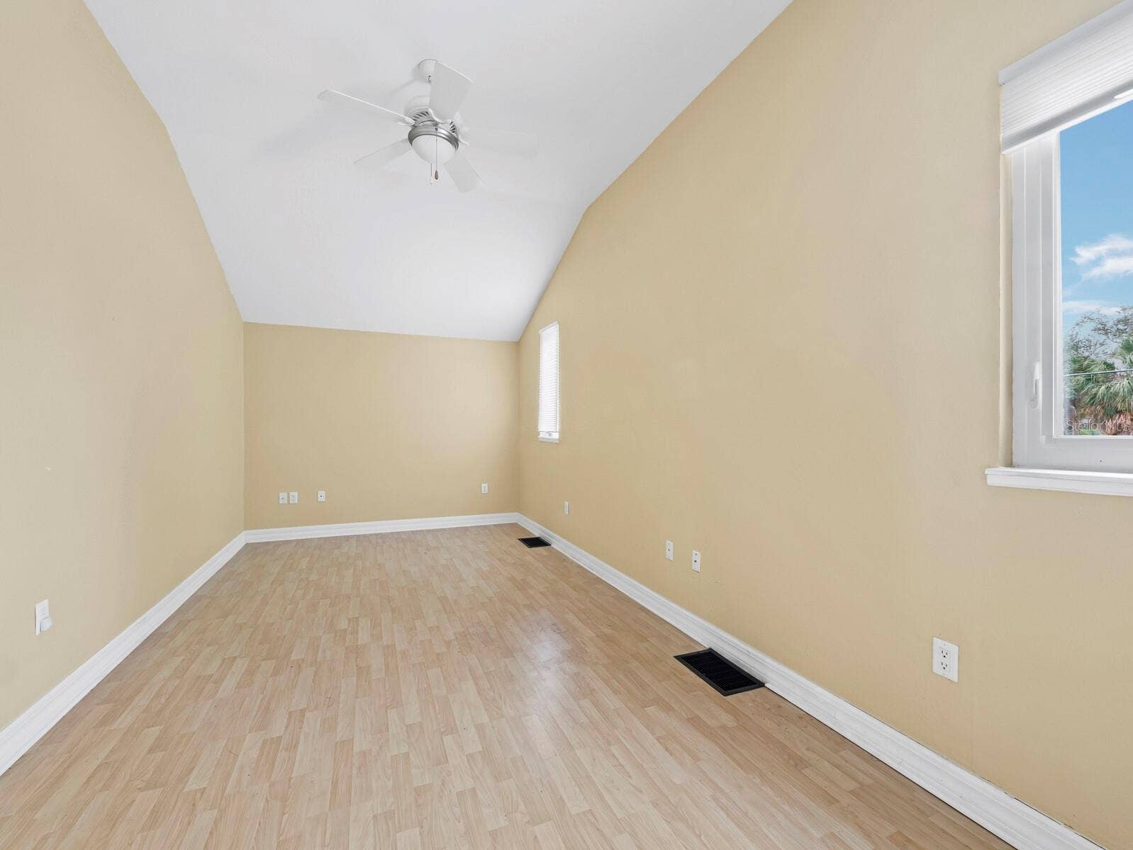 182 ISLAND CIRCLE, Sarasota, FL 34242