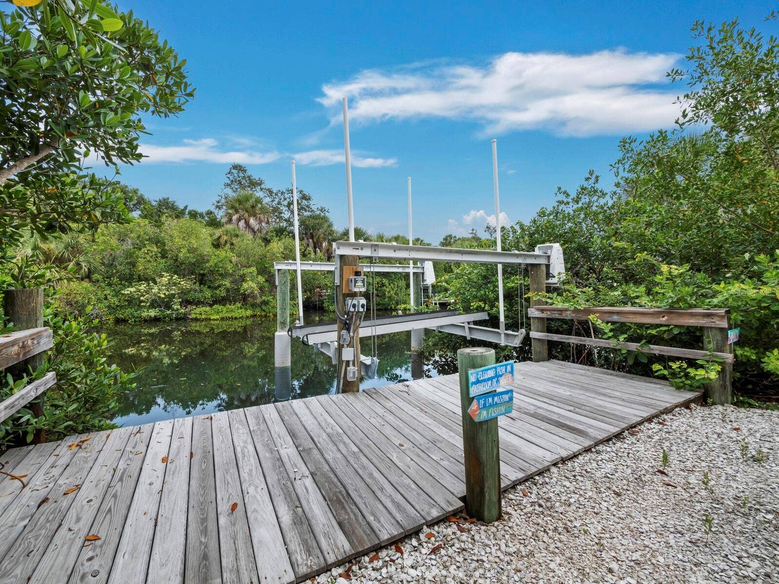 182 ISLAND CIRCLE, Sarasota, FL 34242