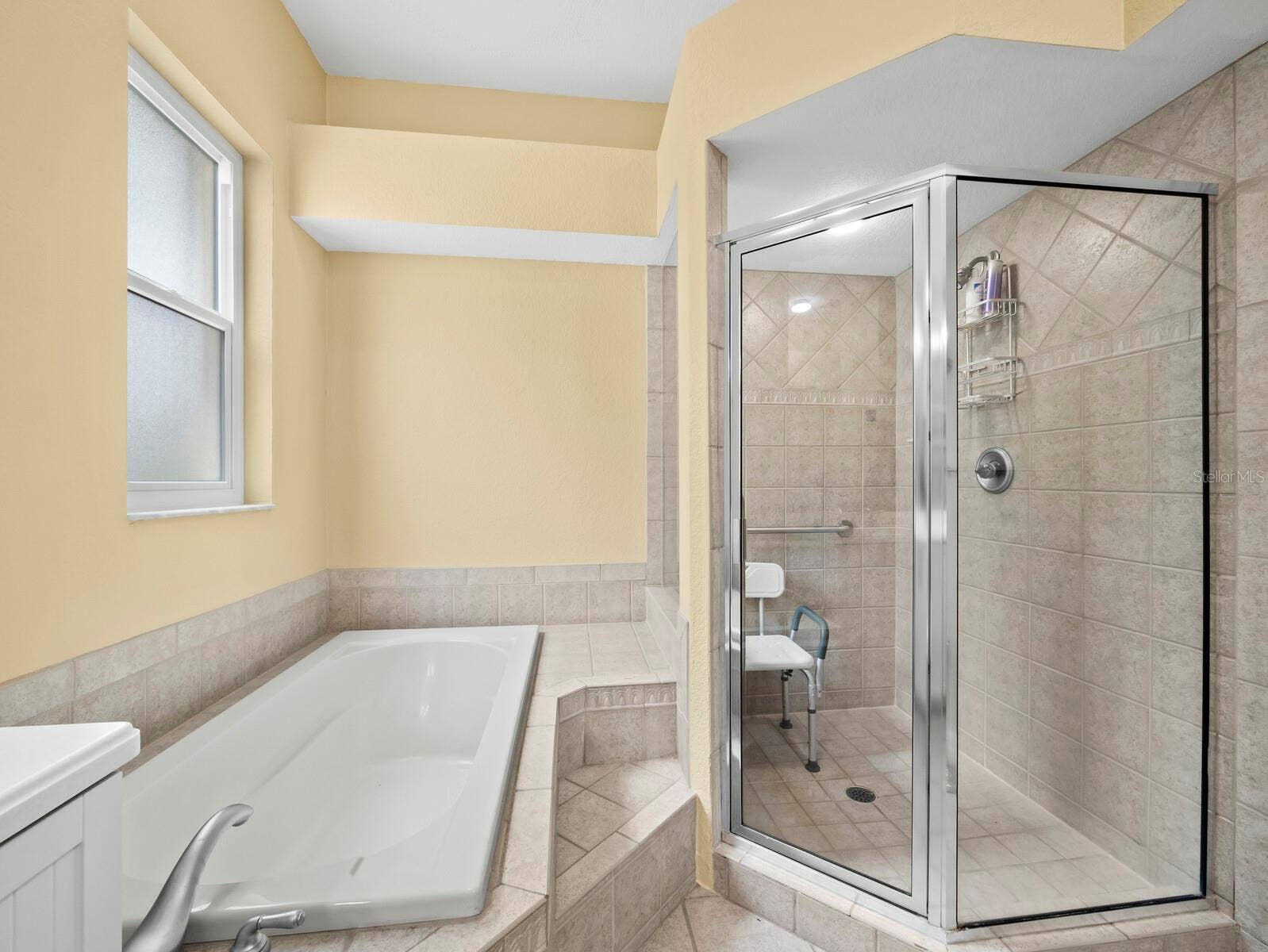 182 ISLAND CIRCLE, Sarasota, FL 34242