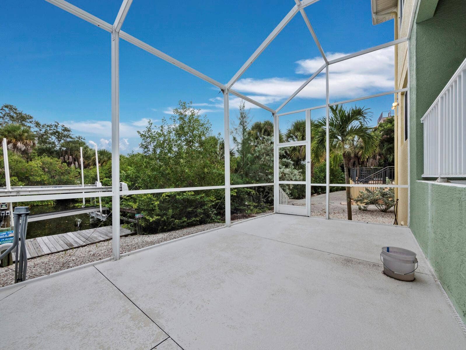 182 ISLAND CIRCLE, Sarasota, FL 34242