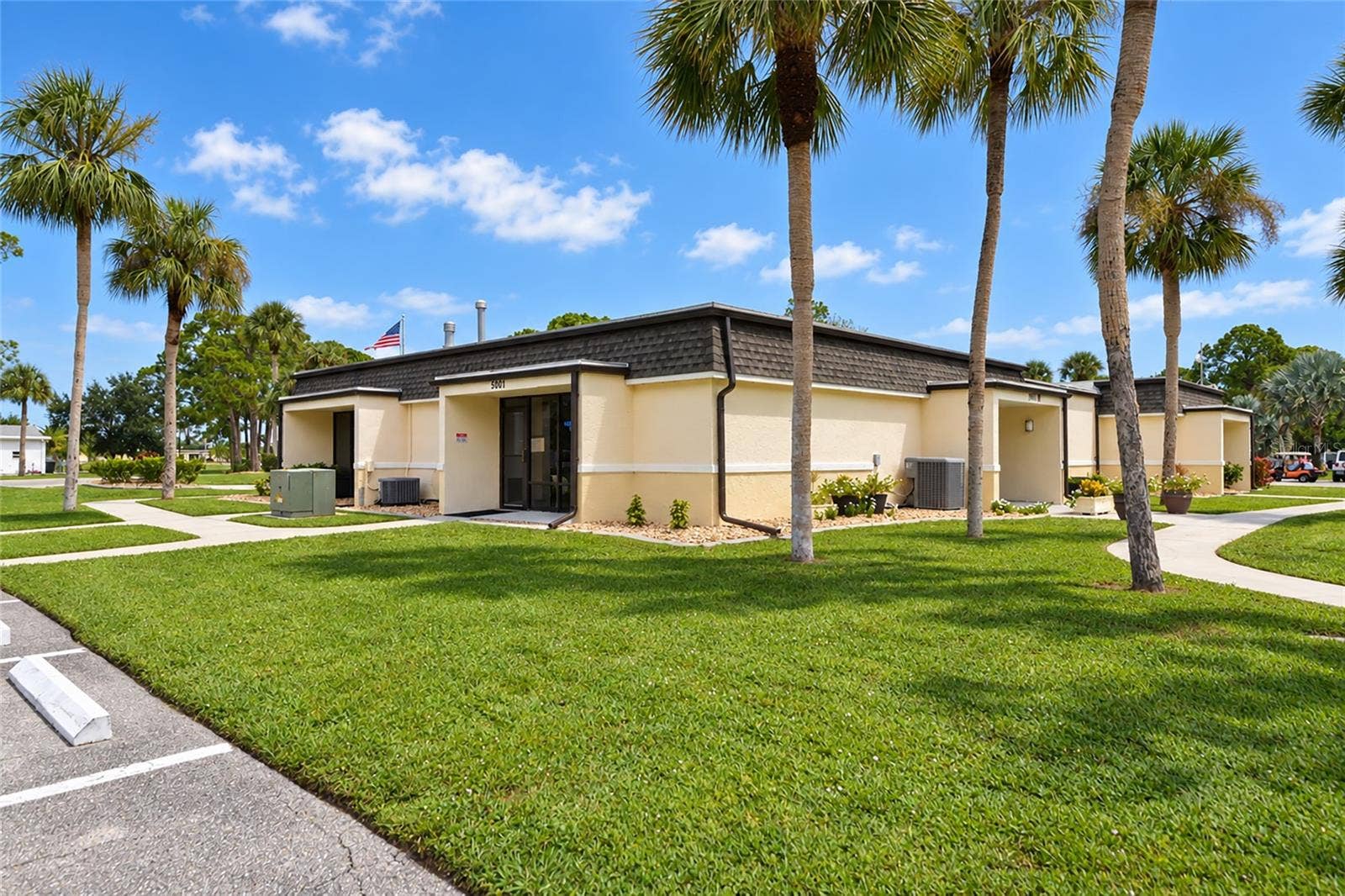 6843 HIKINA DRIVE, North Port, FL 34287 Community center