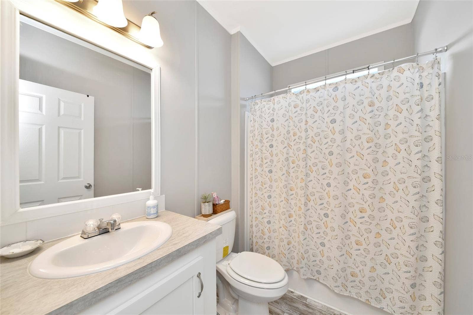 6843 HIKINA DRIVE, North Port, FL 34287 Bathroom #2 with Tub and shower