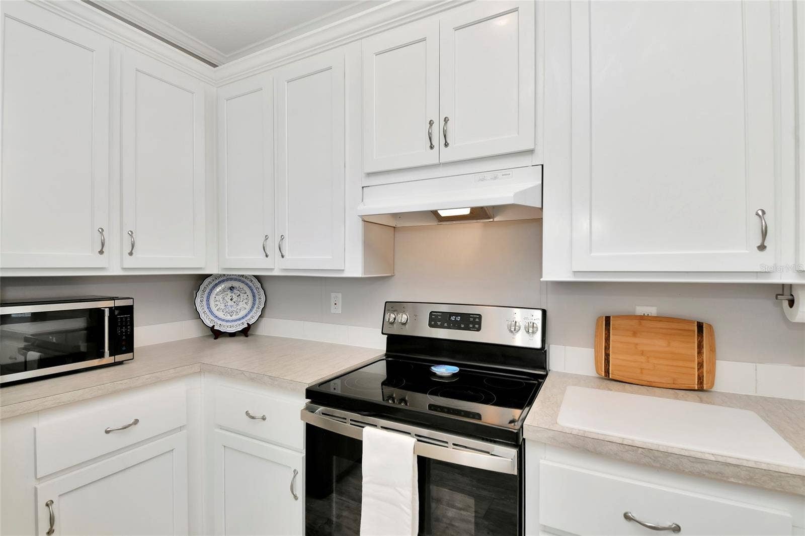 6843 HIKINA DRIVE, North Port, FL 34287 6843 HIKINA DRIVE, North Port, FL 34287