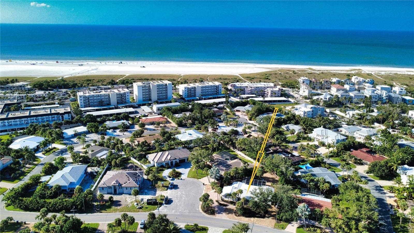 Sarasota, FL 34242 So Close to the Beach!