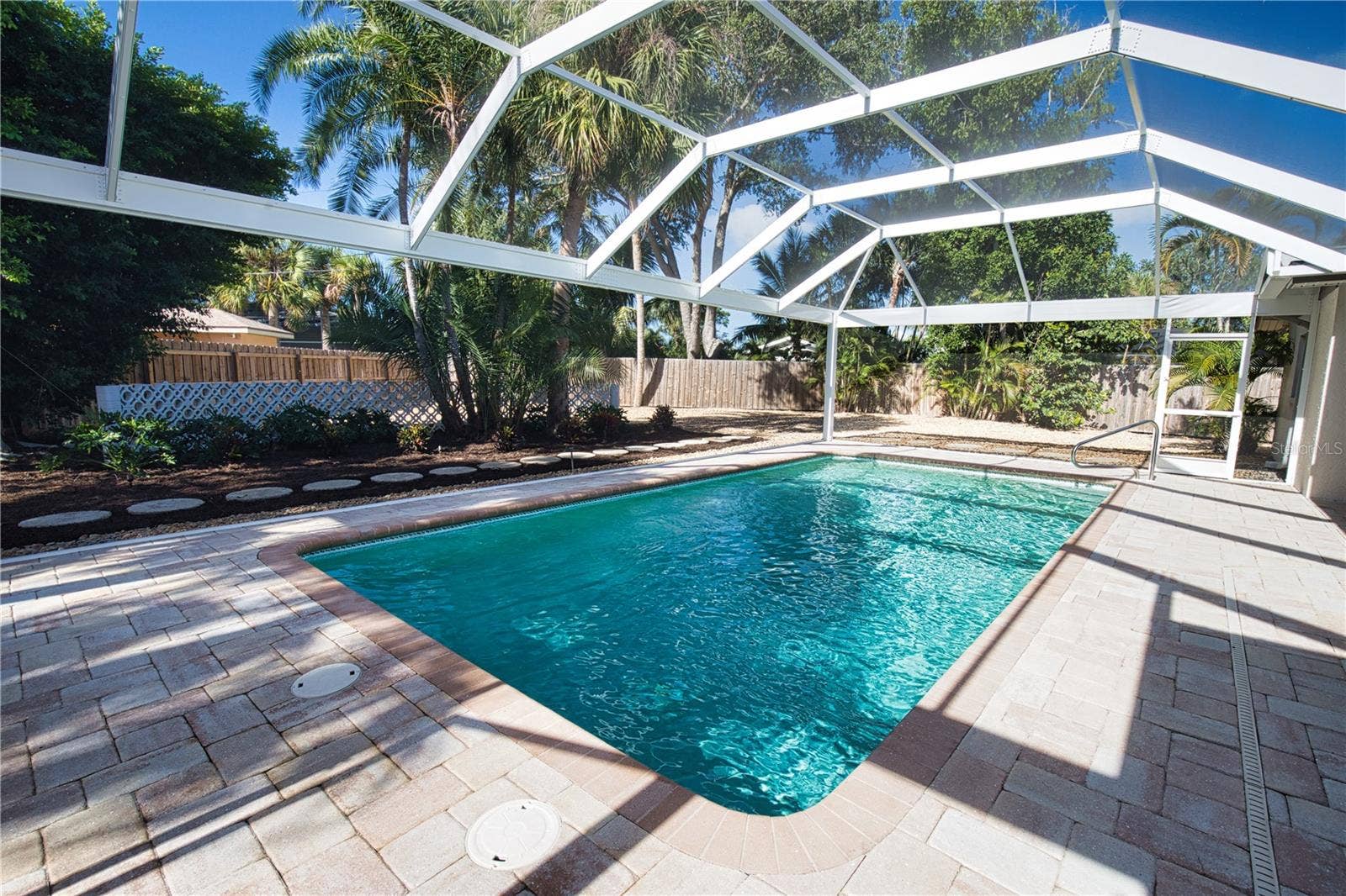 Sarasota, FL 34242 Panoramic Pool Cage