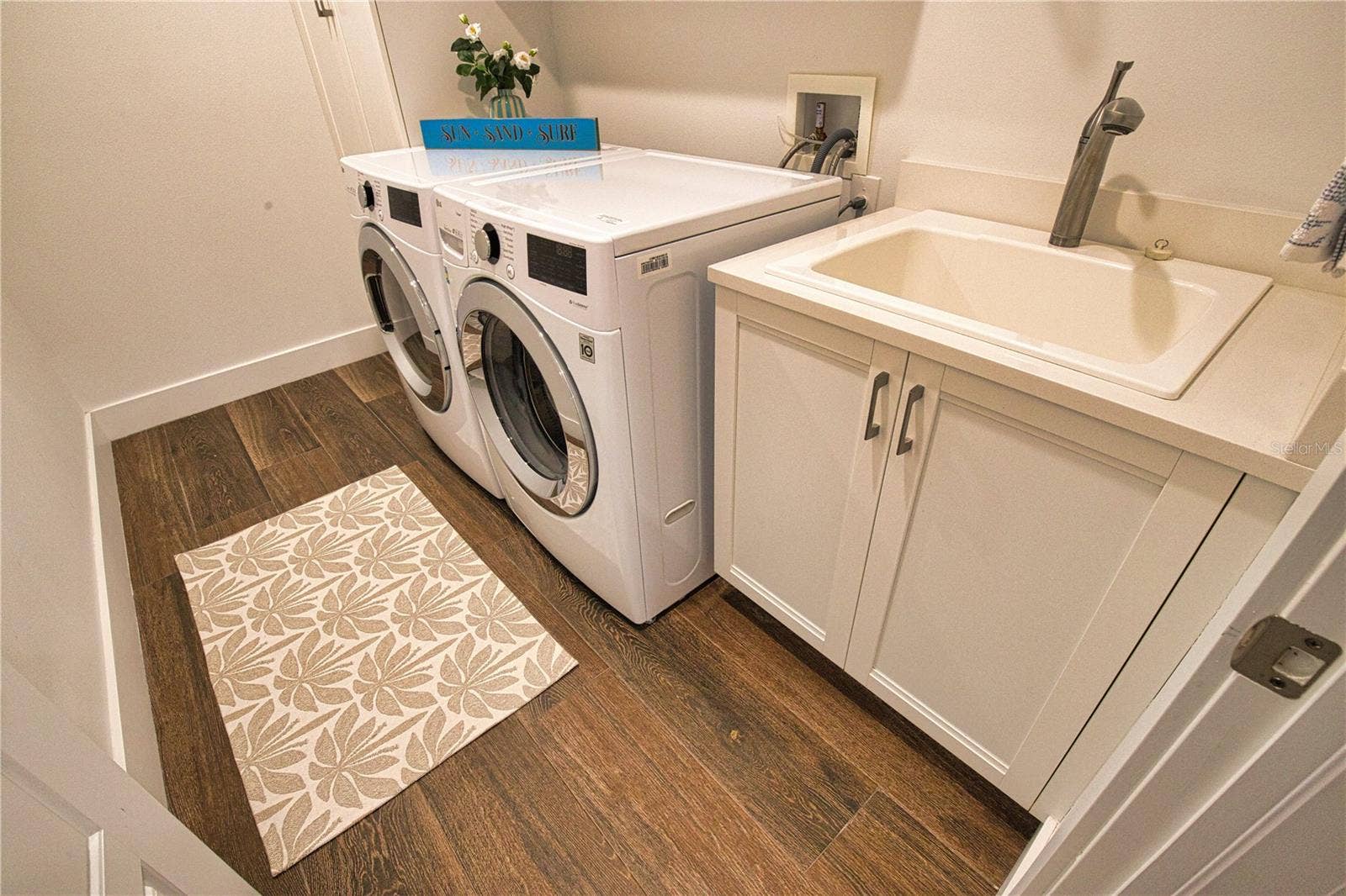 Sarasota, FL 34242 Laundry Room with Ample Storage