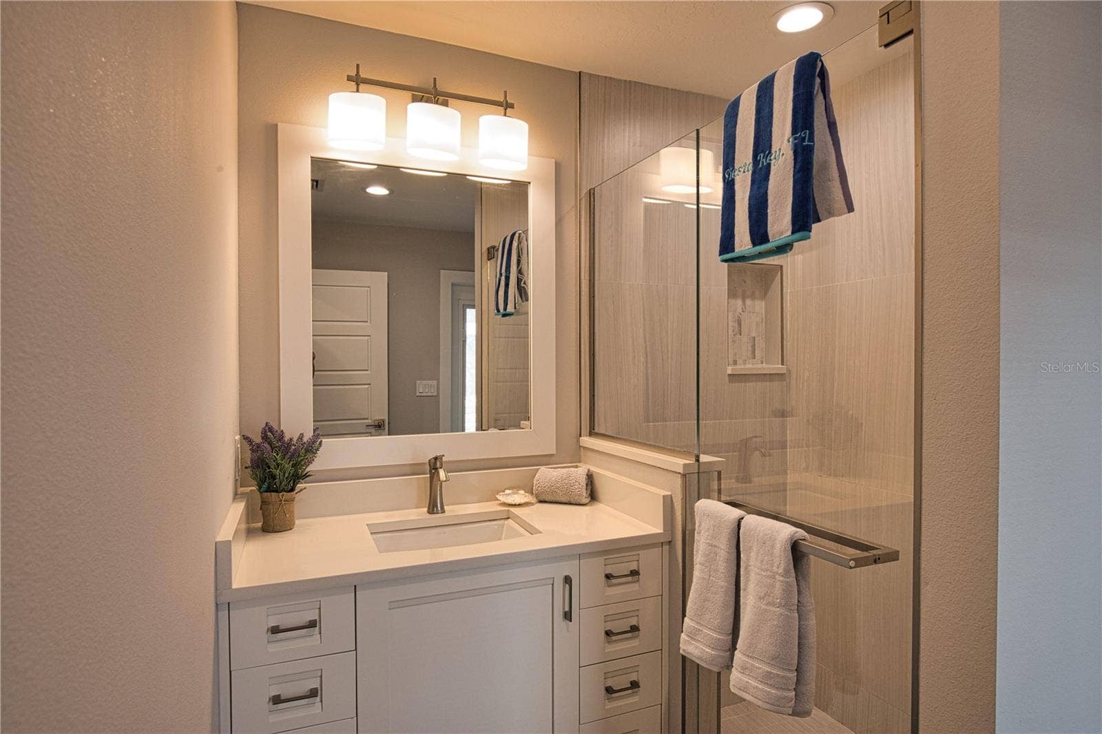 Sarasota, FL 34242 Primary Bath