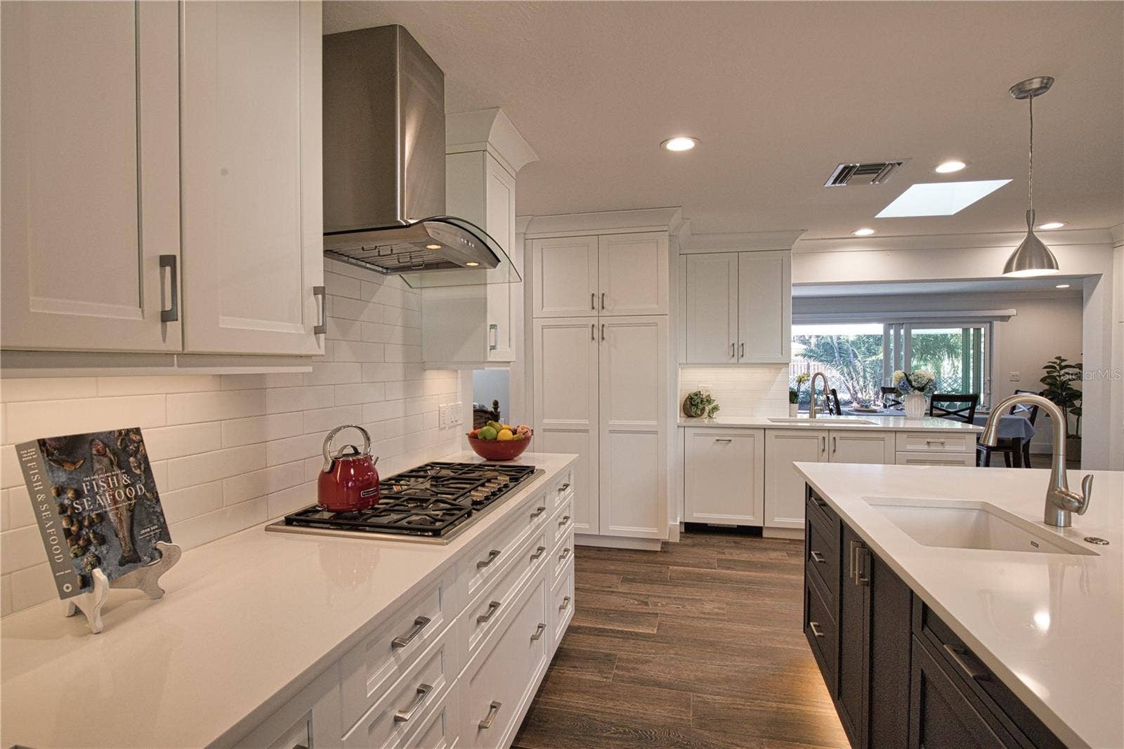 Sarasota, FL 34242 Thermador Gas Cooktop & Hood Vented Outside