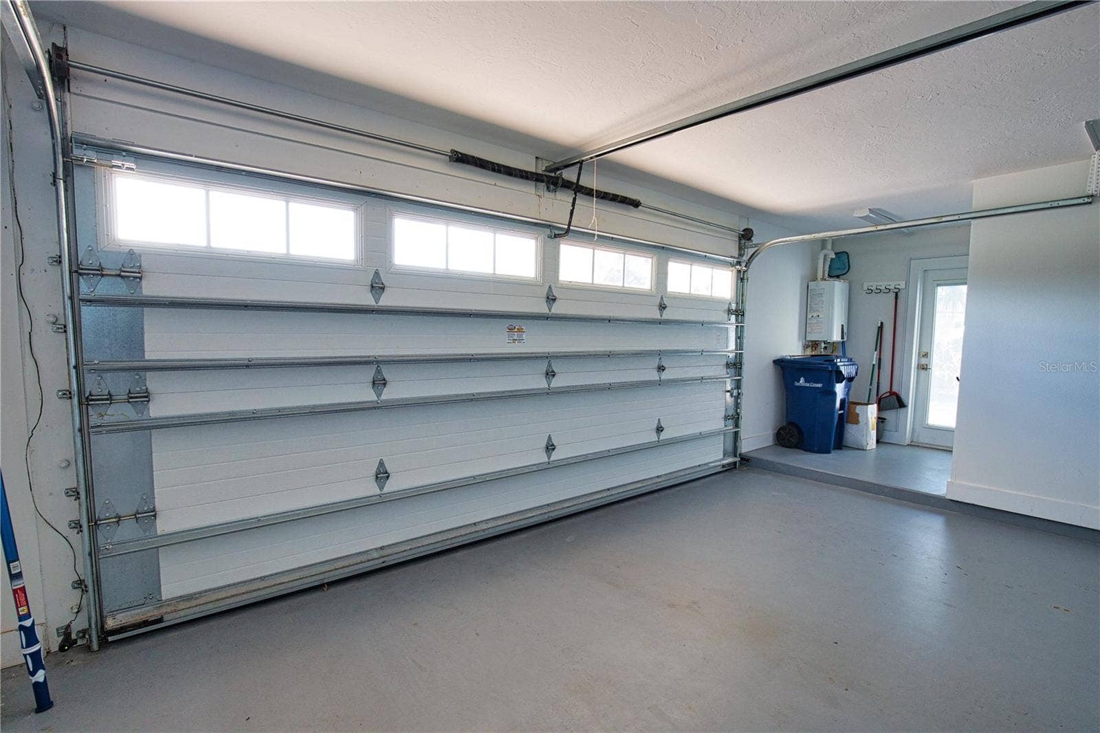 Sarasota, FL 34242 2 Car Garage with Side Entry