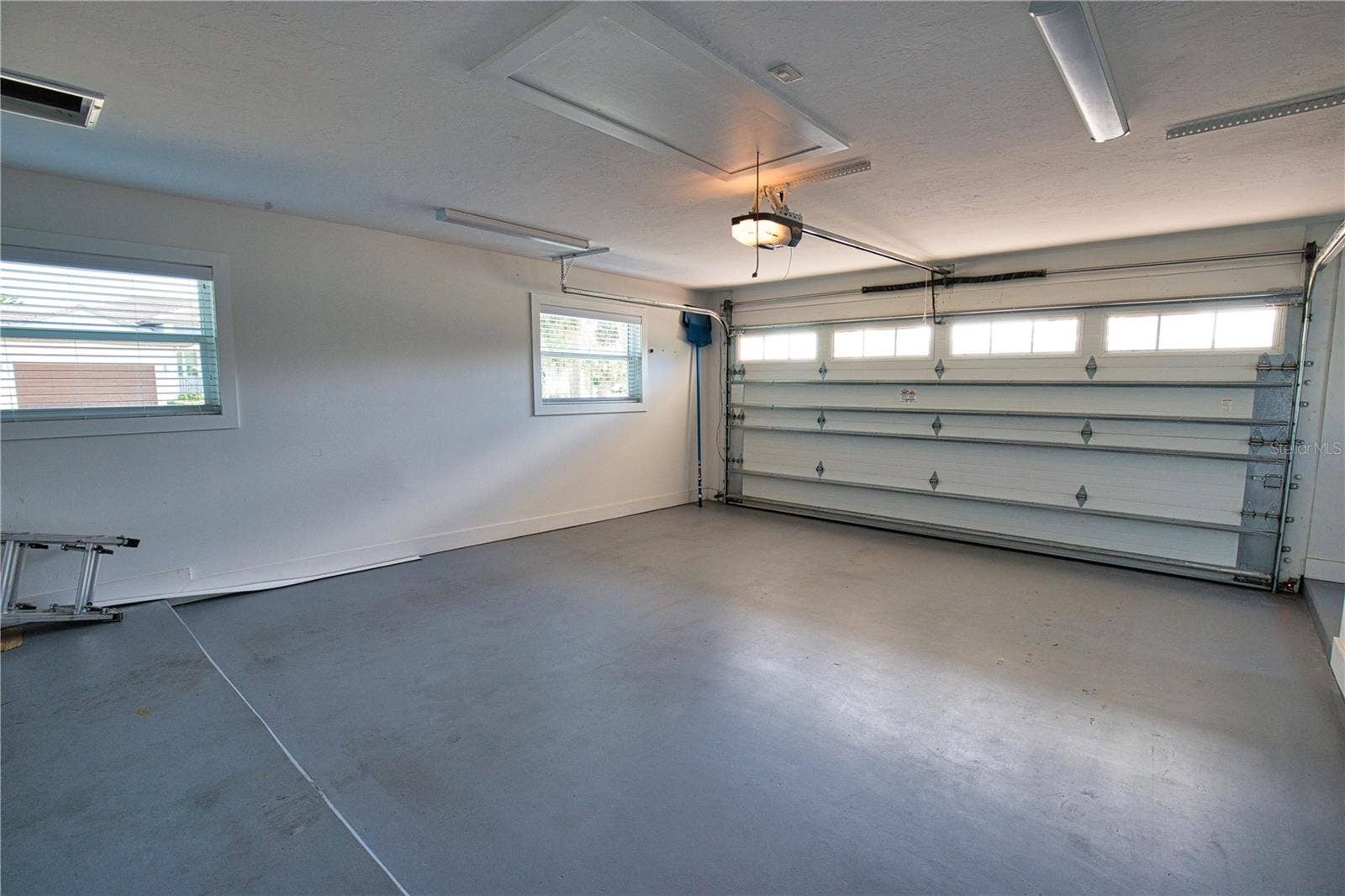 Sarasota, FL 34242 2 Car Garage