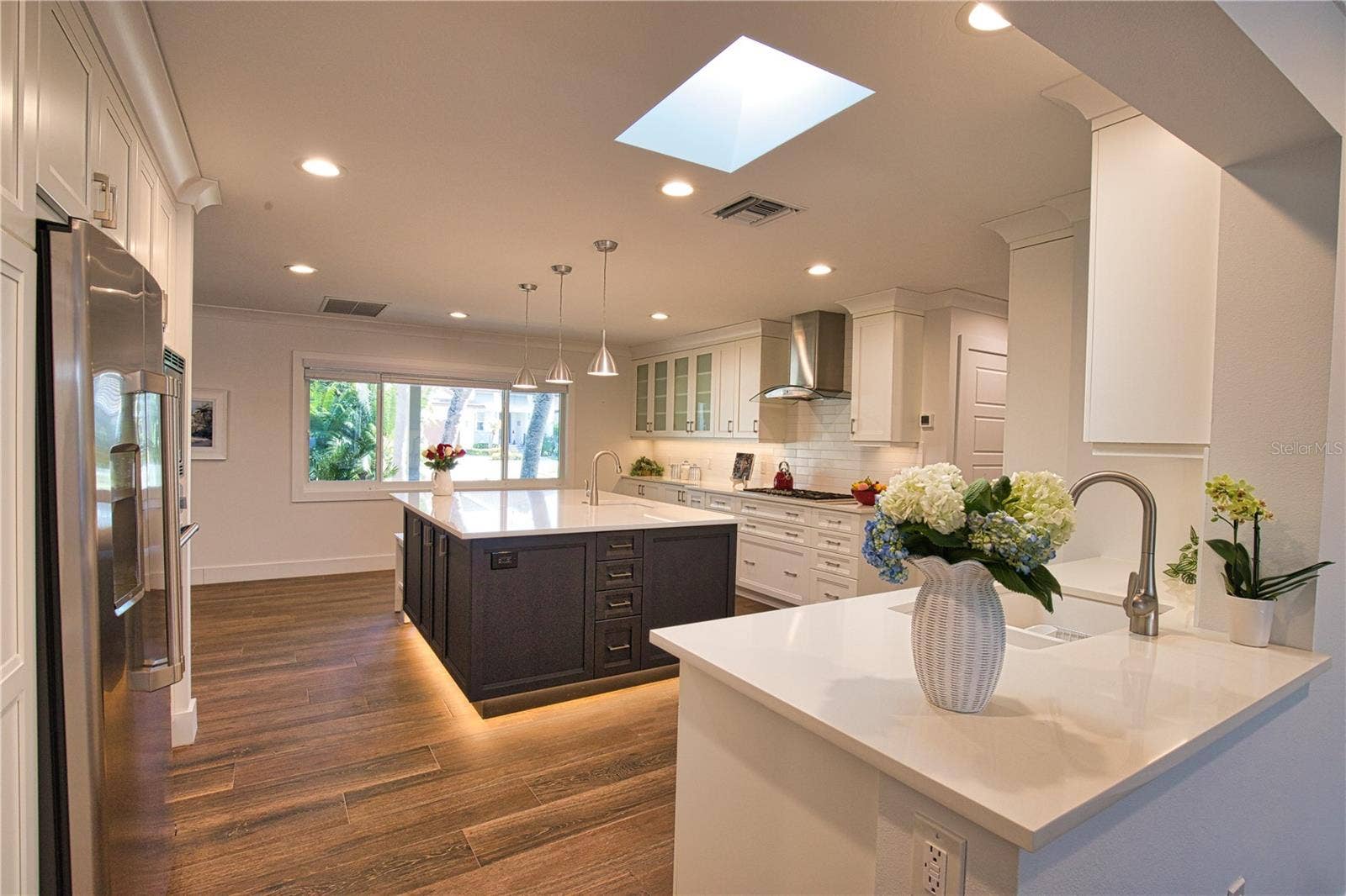 Sarasota, FL 34242 Natural Light with Sky Light