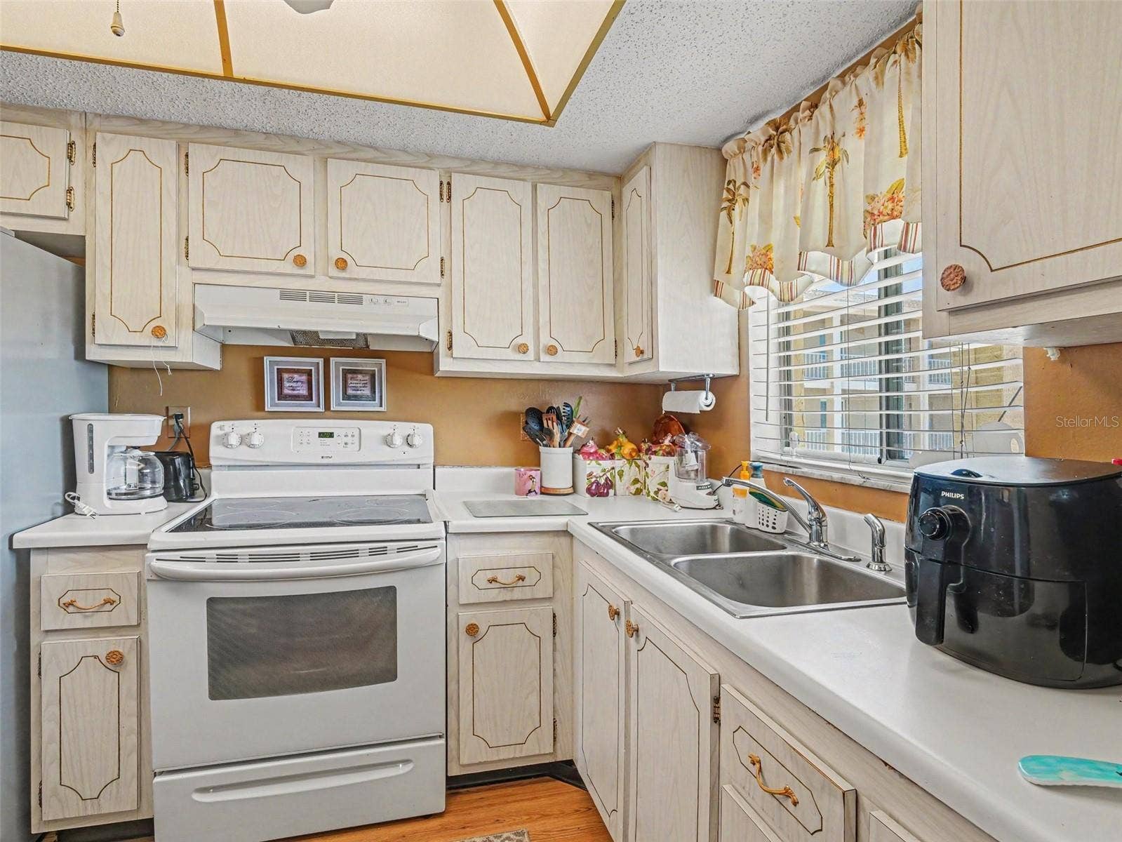 3785 LAKE BAYSHORE DRIVE, #H-405, Bradenton, FL 34205 Kitchen