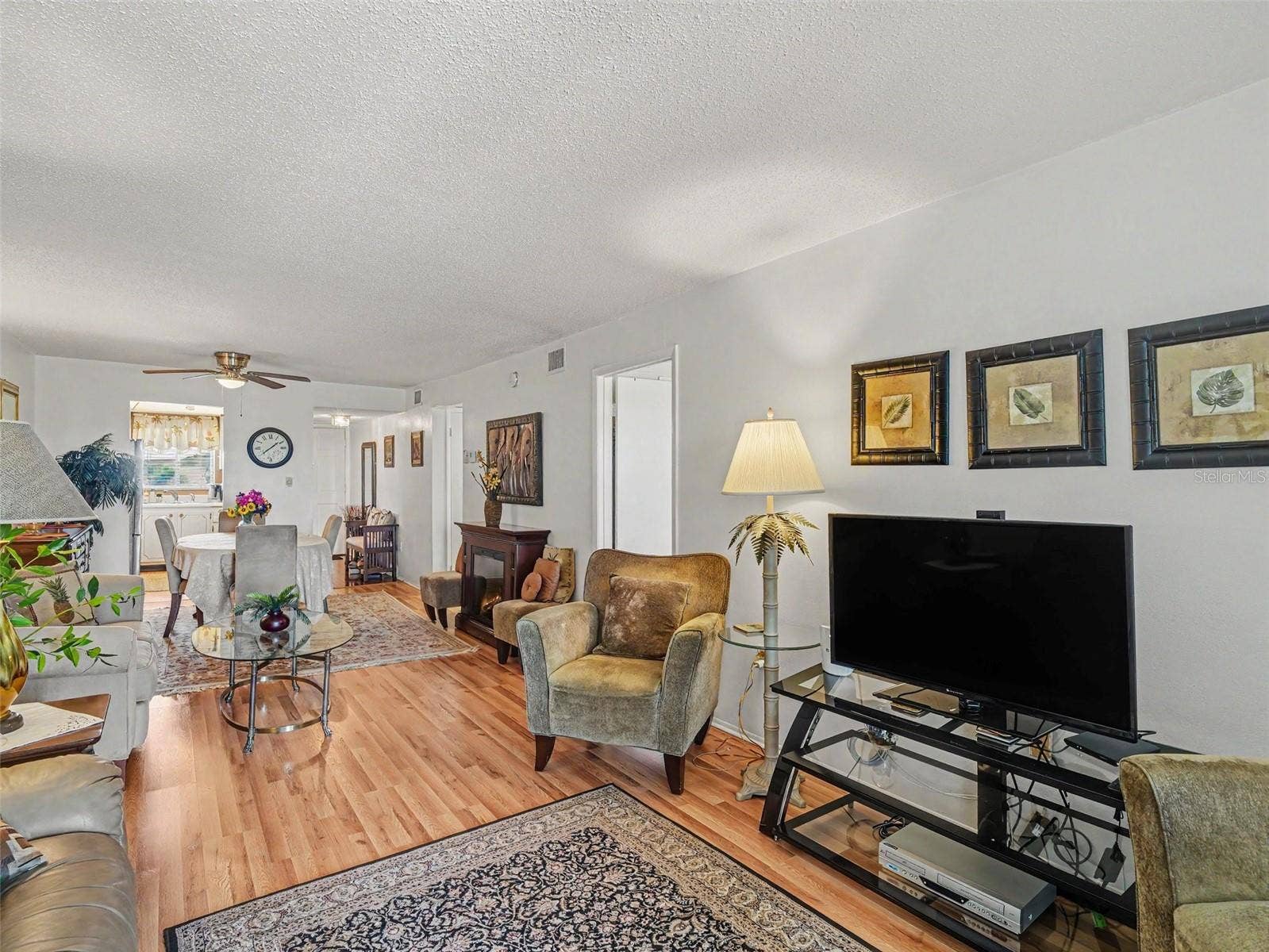 3785 LAKE BAYSHORE DRIVE, #H-405, Bradenton, FL 34205 Living Room
