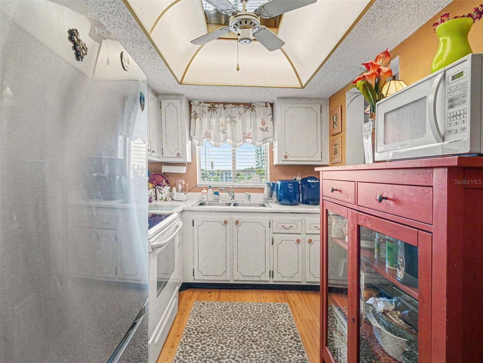 3785 LAKE BAYSHORE DRIVE, #H-405, Bradenton, FL 34205 Kitchen