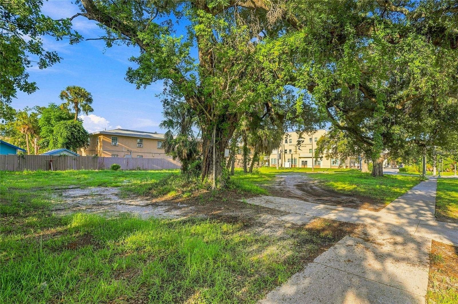 900 N ORANGE AVENUE, Sarasota, FL 34236