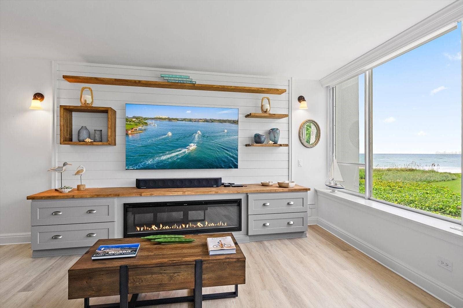 100 SANDS POINT ROAD, #219, Longboat Key, FL 34228 Great room