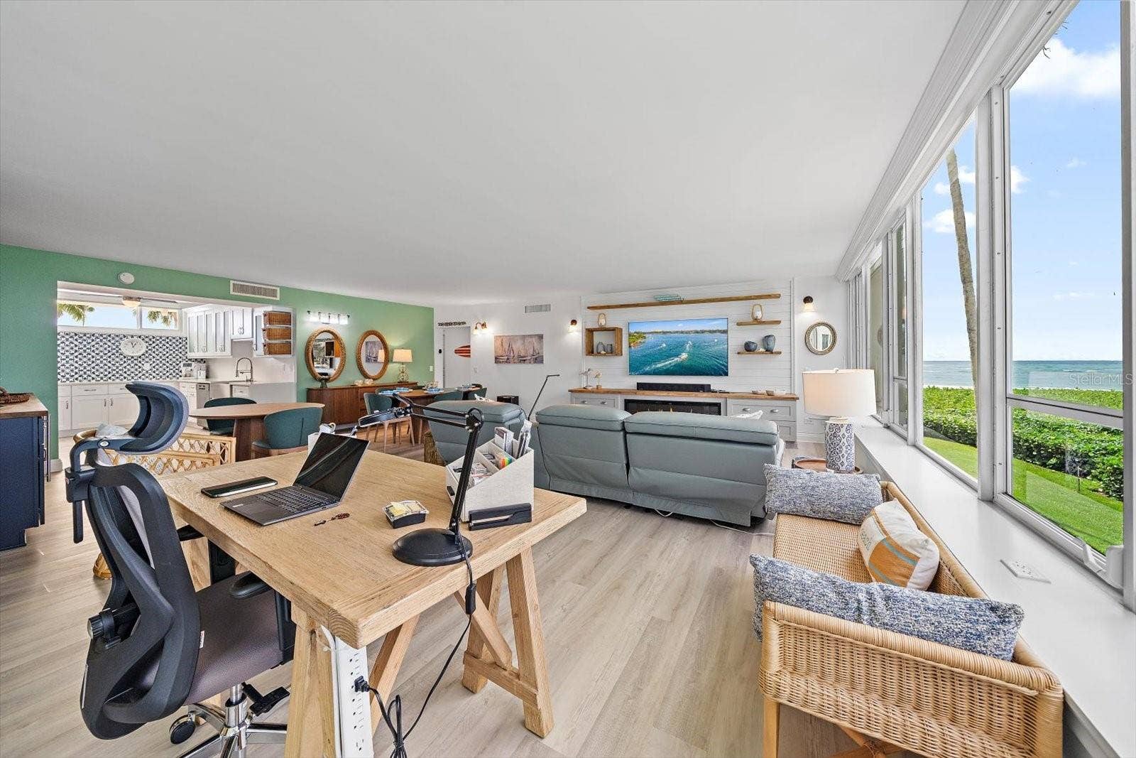 100 SANDS POINT ROAD, #219, Longboat Key, FL 34228 Great room