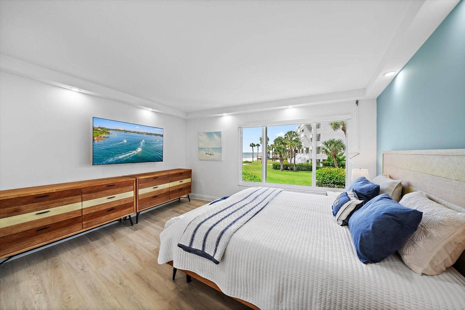 100 SANDS POINT ROAD, #219, Longboat Key, FL 34228 Primary bedroom