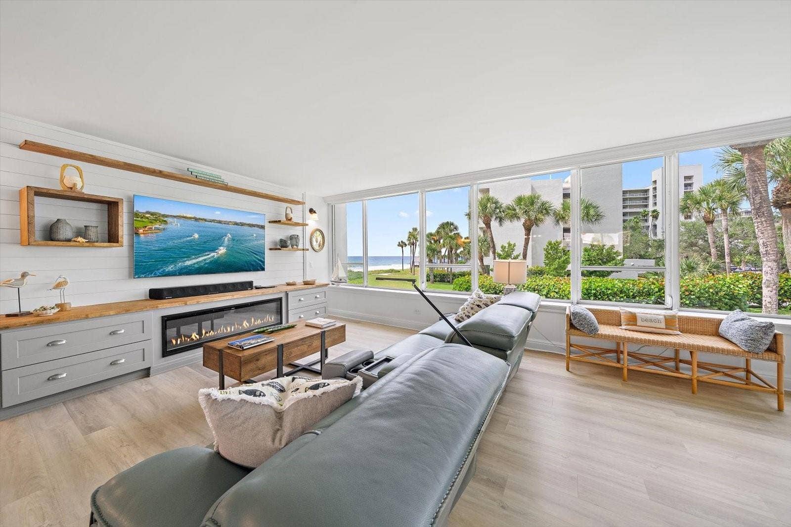 100 SANDS POINT ROAD, #219, Longboat Key, FL 34228 Great Room