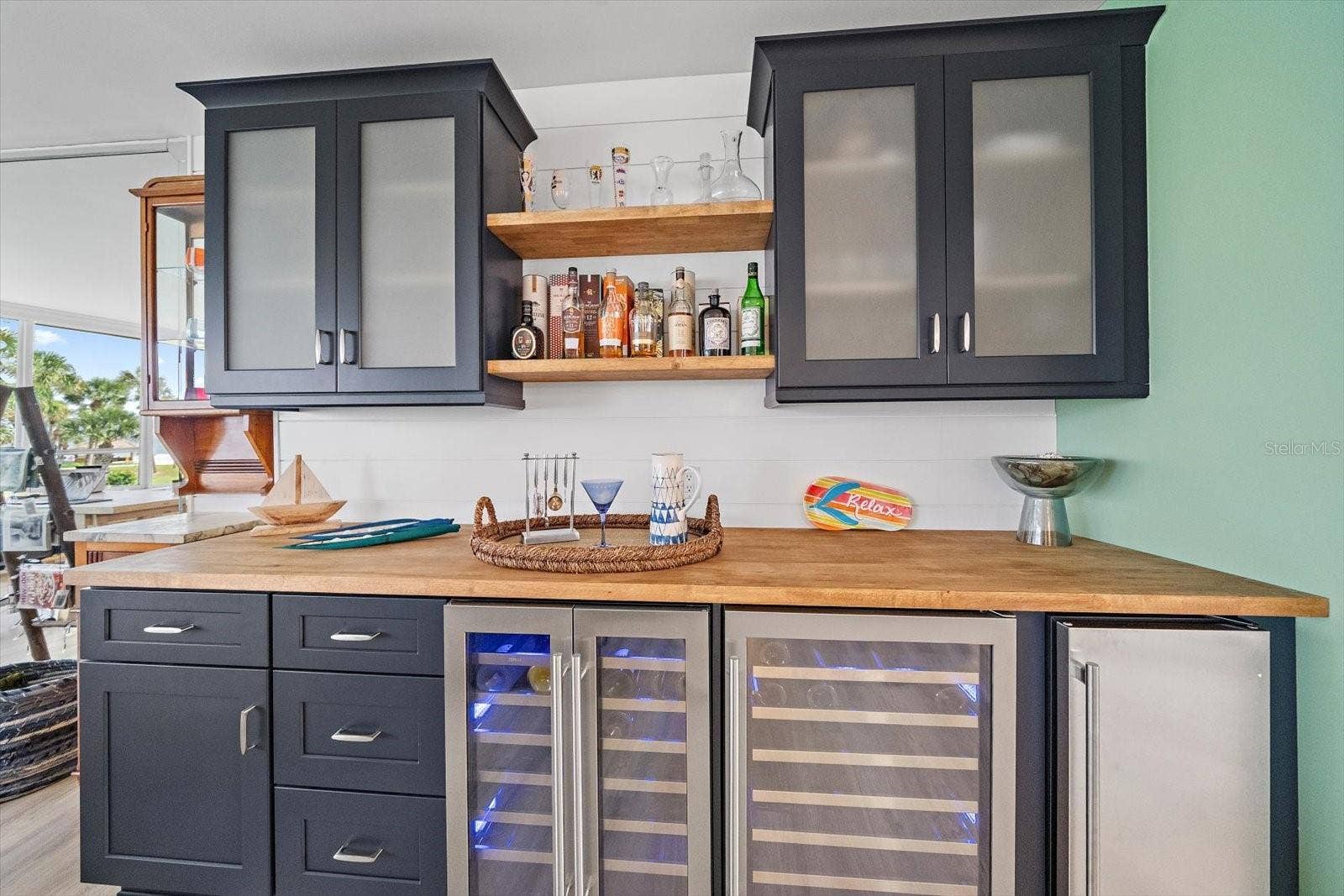 100 SANDS POINT ROAD, #219, Longboat Key, FL 34228 Entertainment / beverage center