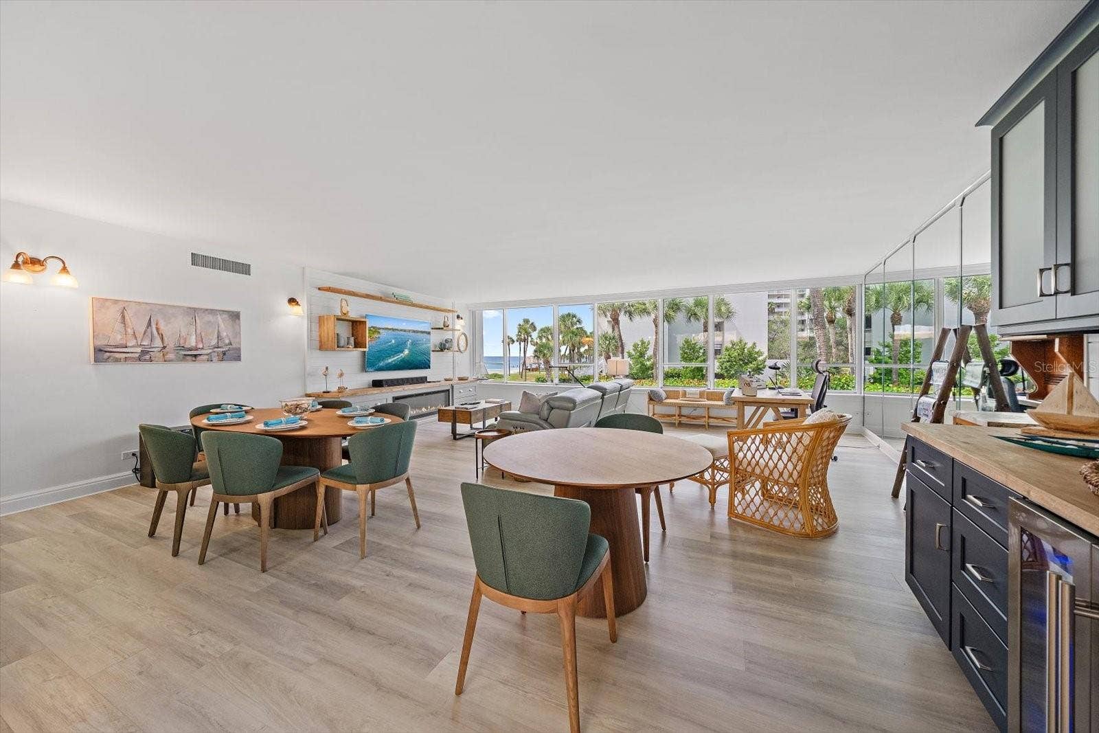 100 SANDS POINT ROAD, #219, Longboat Key, FL 34228 Great room
