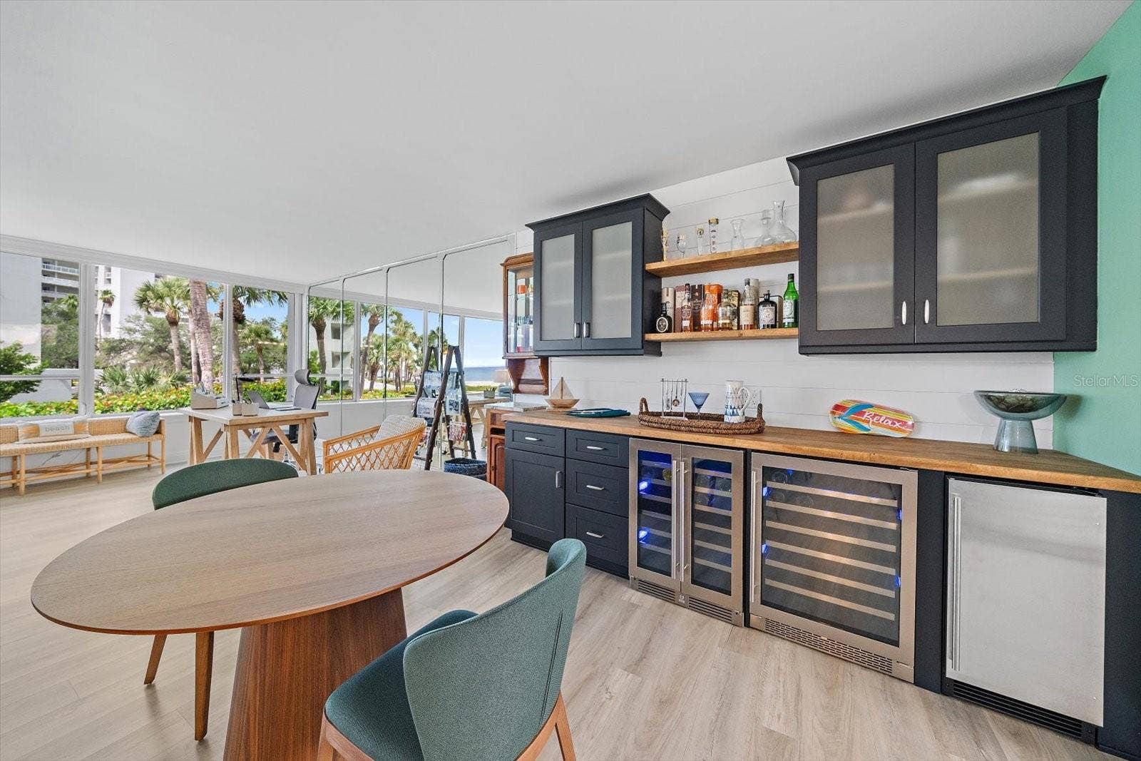 100 SANDS POINT ROAD, #219, Longboat Key, FL 34228 Great room
