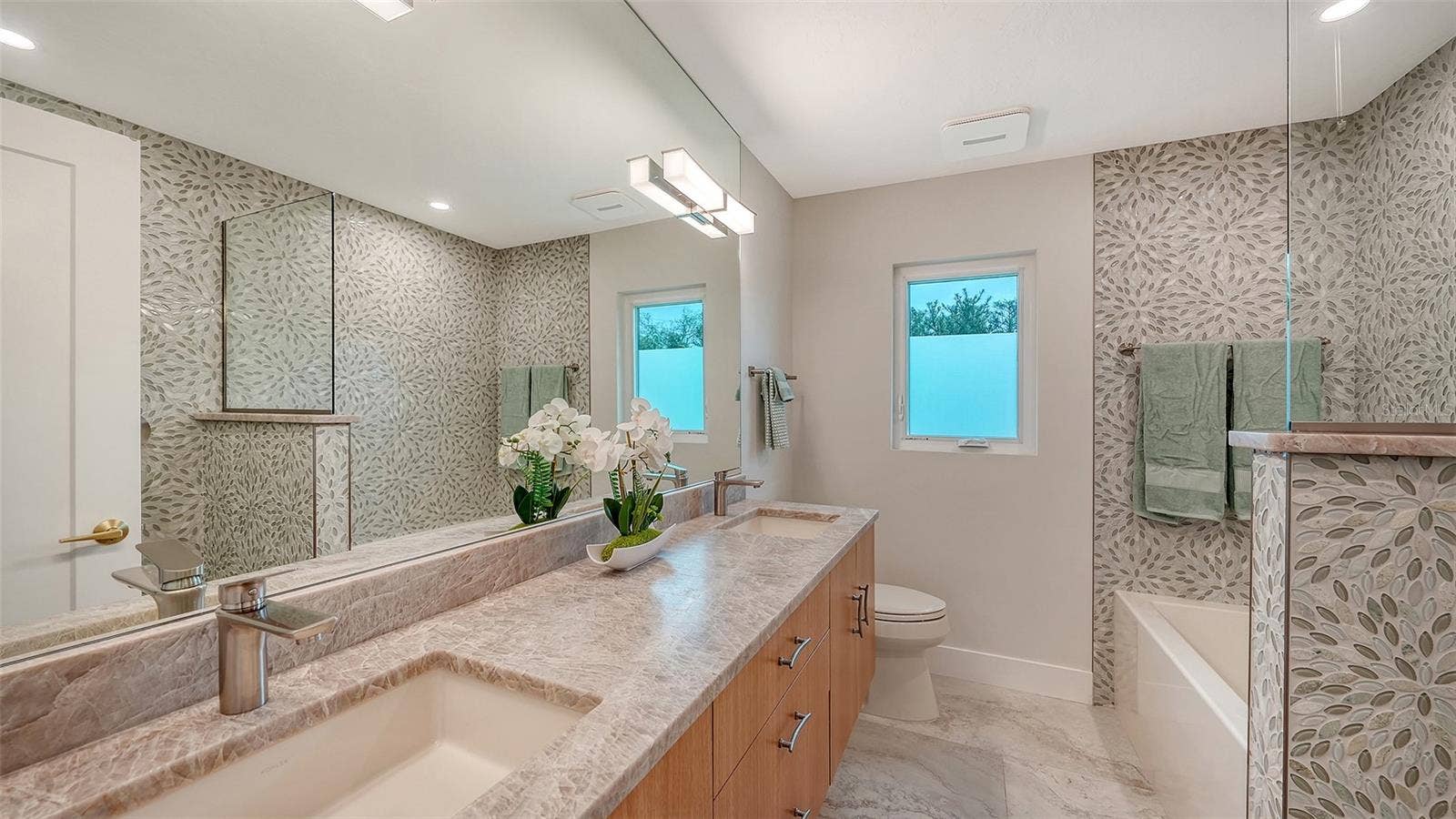 1967 BROOKHAVEN DRIVE, Sarasota, FL 34239 1967 BROOKHAVEN DRIVE, Sarasota, FL 34239