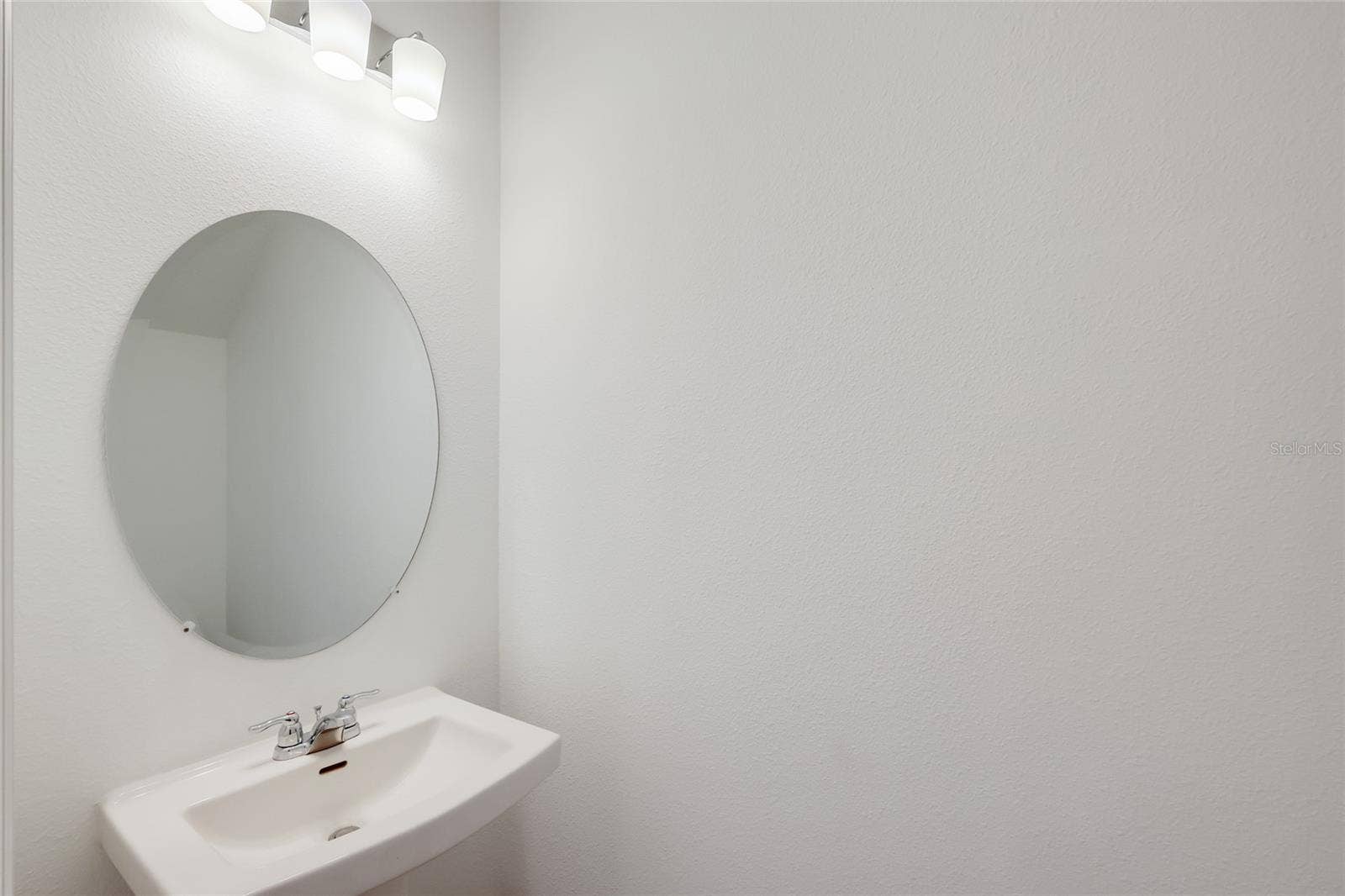 15150 GINETTI STREET, Nokomis, FL 34275 The powder room is situated off the great room and is ideally located for added convenience to all!