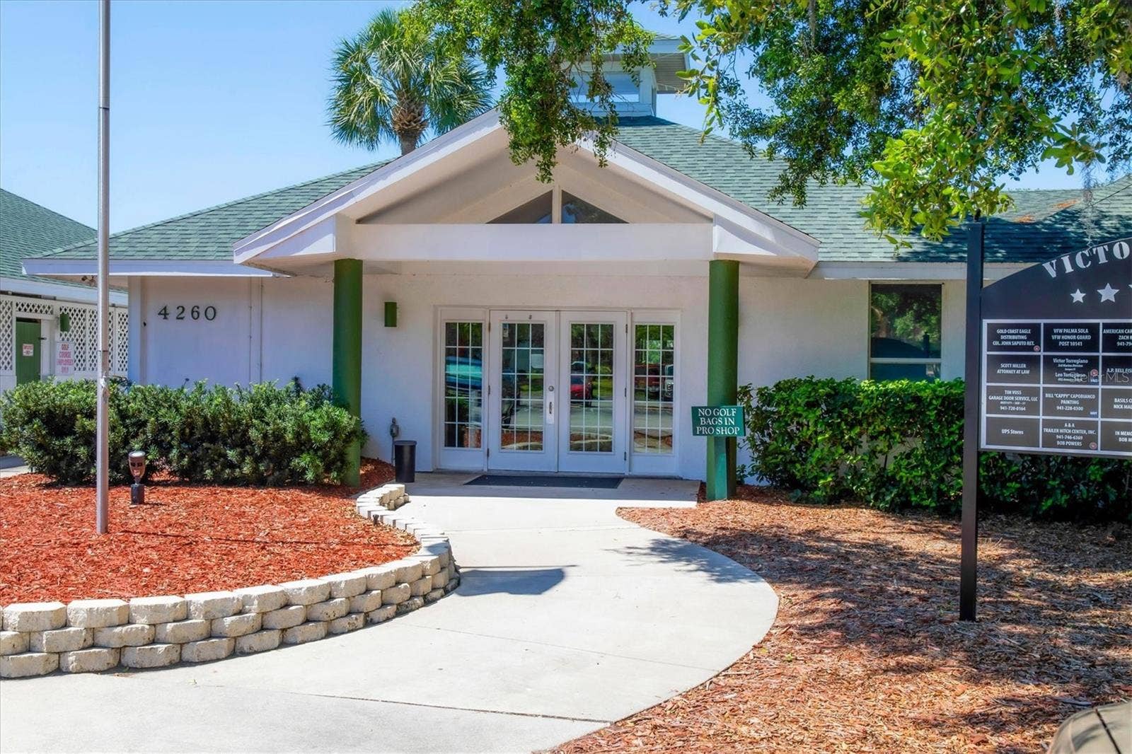 Golf pro shop steps away located next to 4440 #406AA