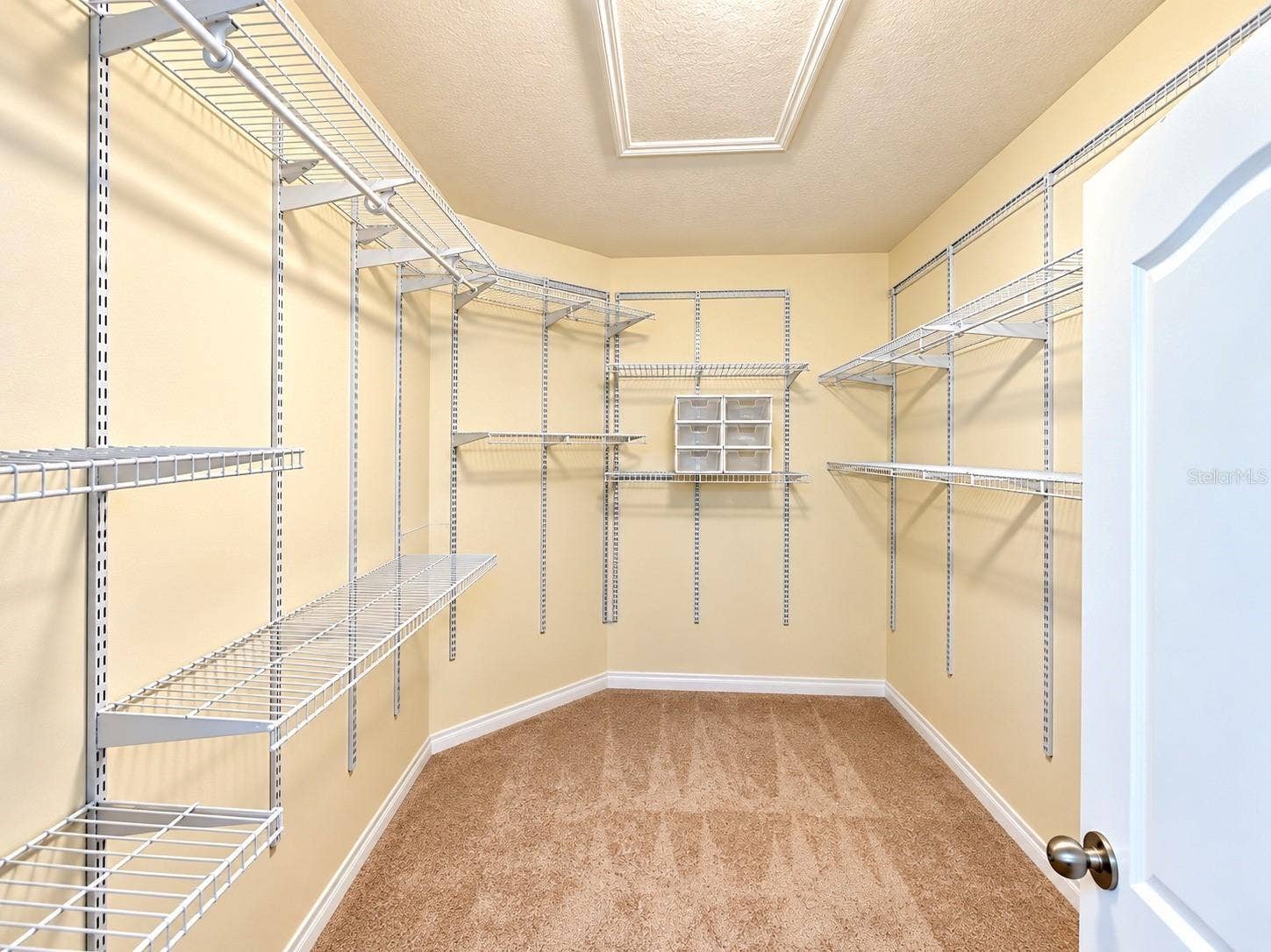 3748 ROUND TABLE COURT, Land O Lakes, FL 34638