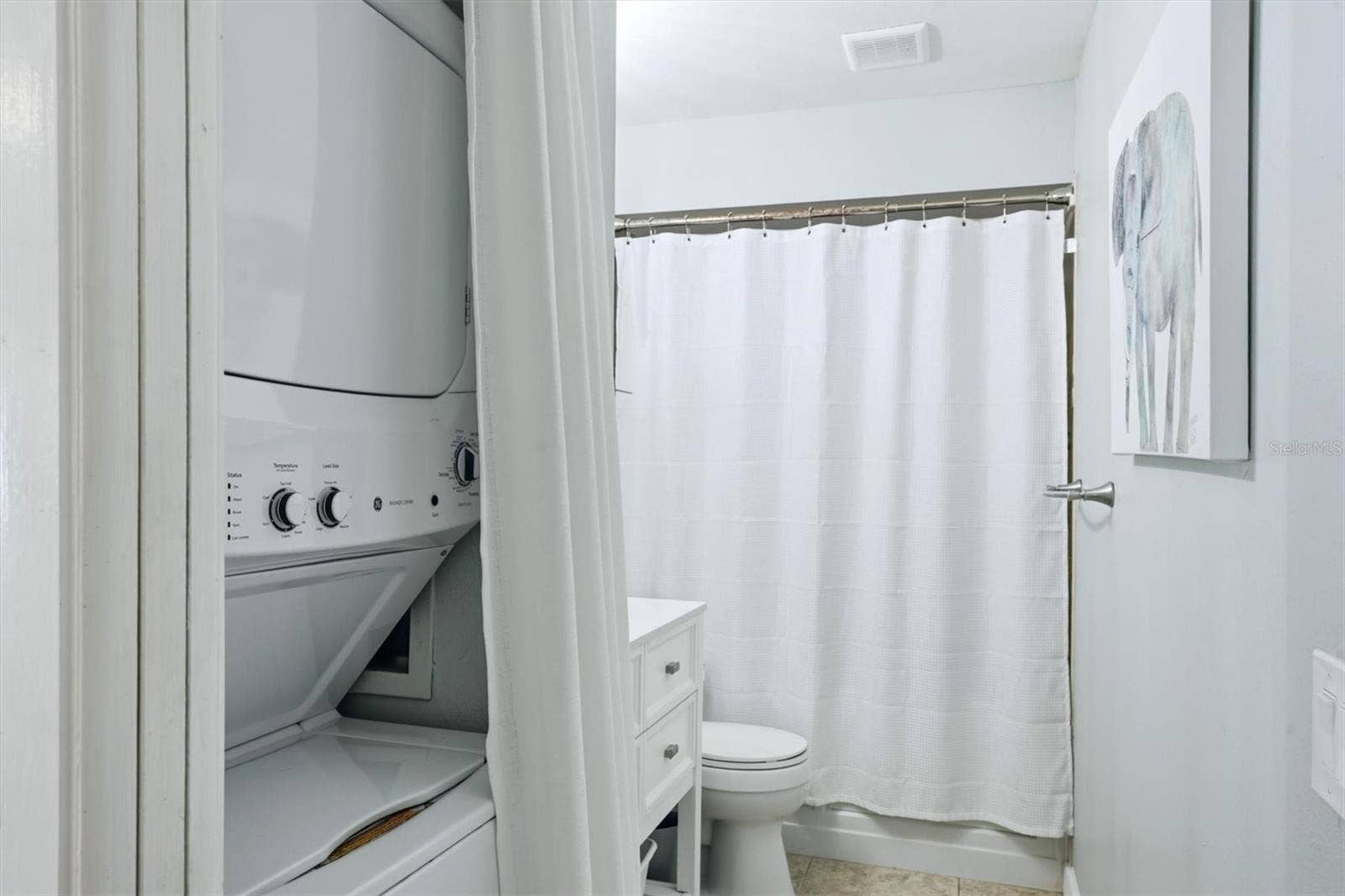 En-suite Master Bathroom/ Bathtub/ Shower / Stackable Washer and Dryer