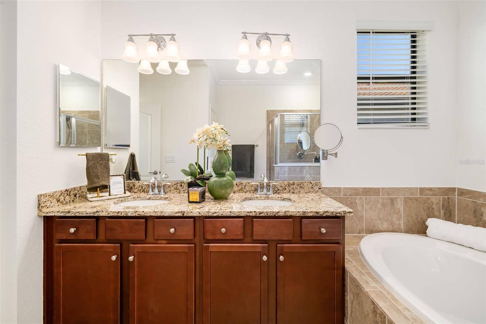 4602 ROYAL DORNOCH CIRCLE, Bradenton, FL 34211 4602 ROYAL DORNOCH CIRCLE, Bradenton, FL 34211