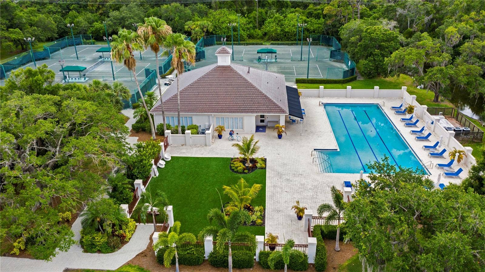 4602 ROYAL DORNOCH CIRCLE, Bradenton, FL 34211 4602 ROYAL DORNOCH CIRCLE, Bradenton, FL 34211
