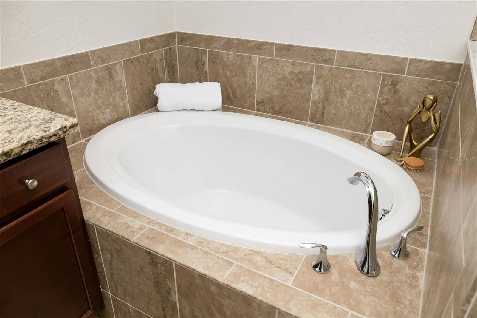 4602 ROYAL DORNOCH CIRCLE, Bradenton, FL 34211 Tub in primary bath