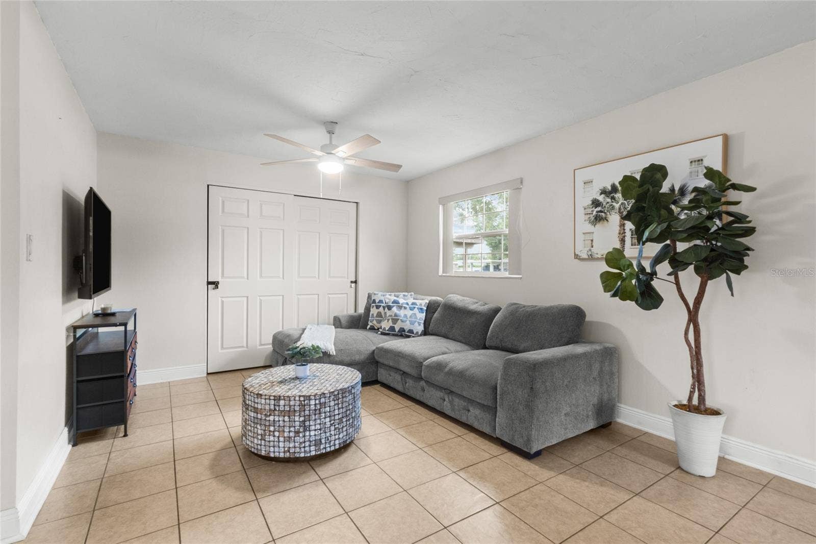 5318 17TH STREET W, Bradenton, FL 34207 Unit B Living Room