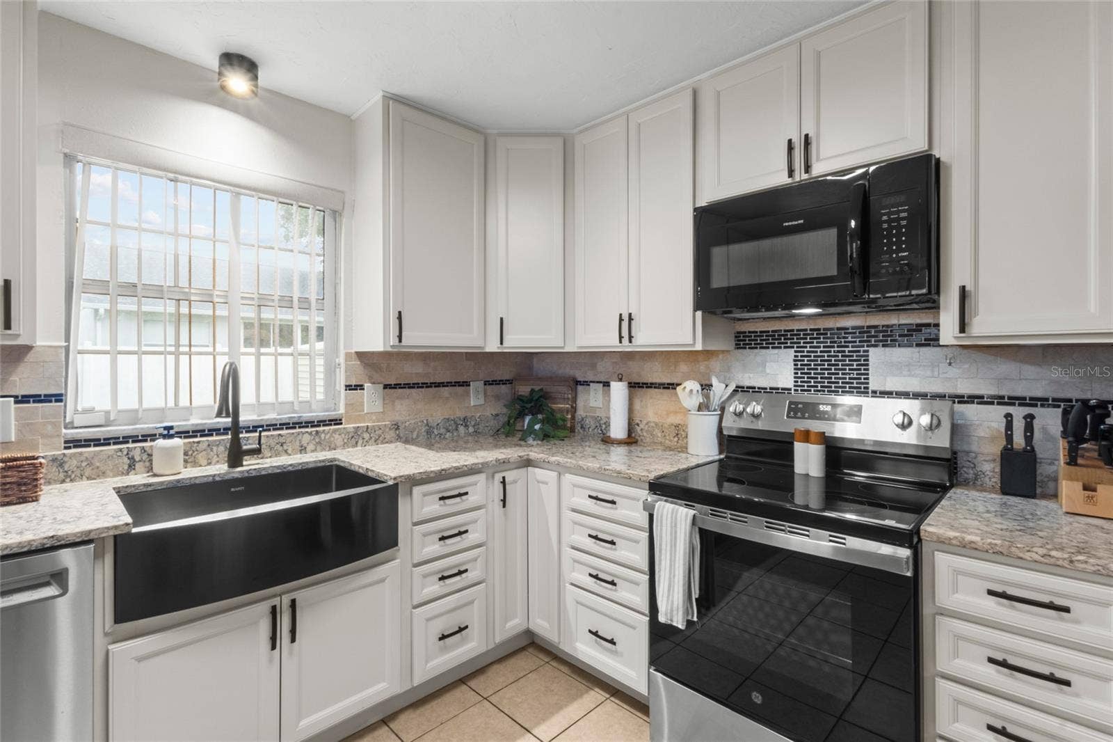5318 17TH STREET W, Bradenton, FL 34207 Unit B Kitchen