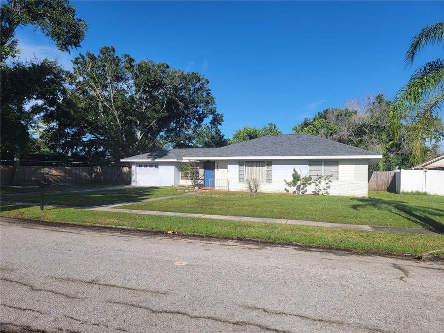 Property photo for 218 CRESCENT COURT E, Bradenton, FL