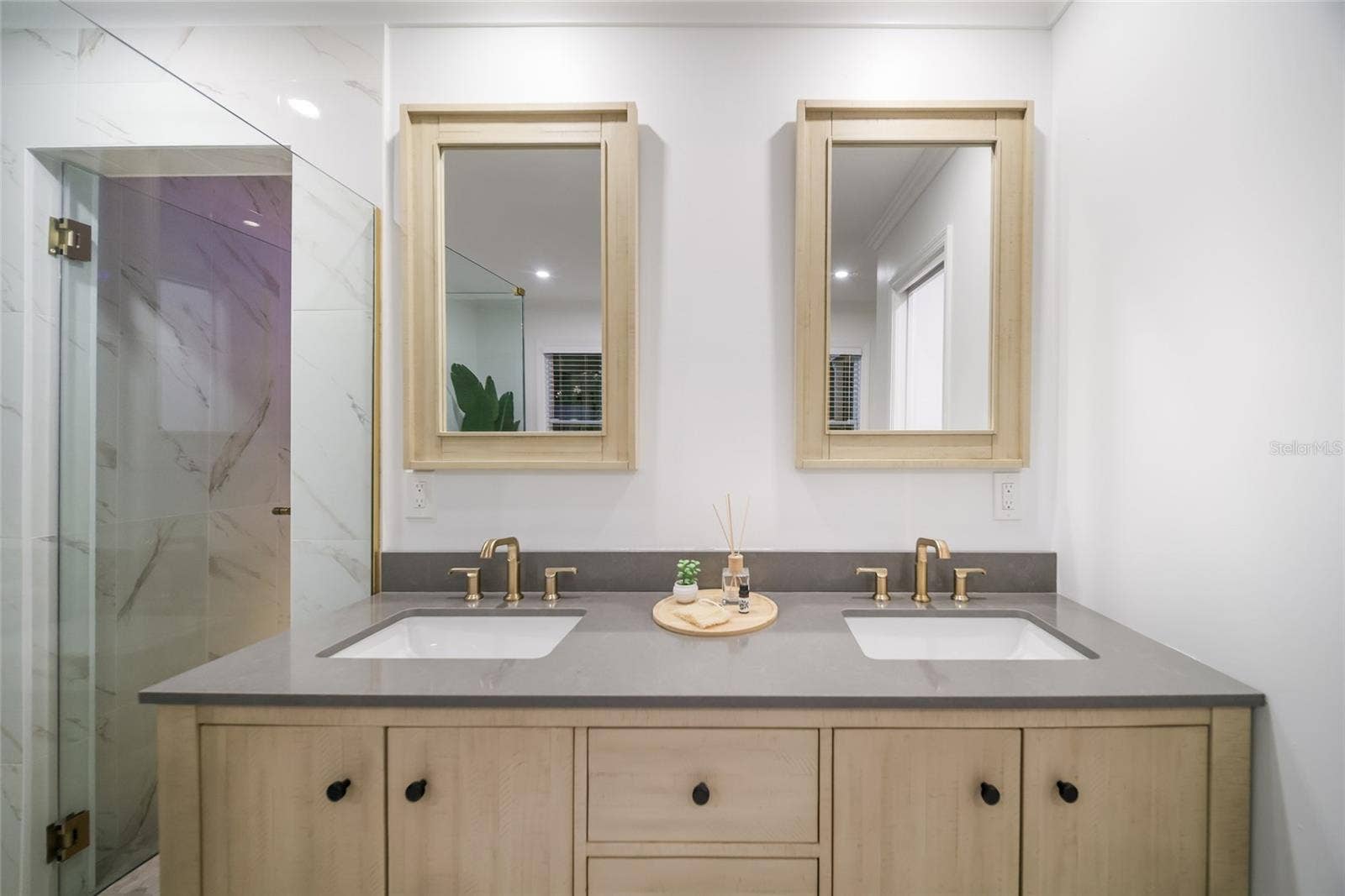 5060 18TH AVENUE W, Bradenton, FL 34209 Dual vanities.
