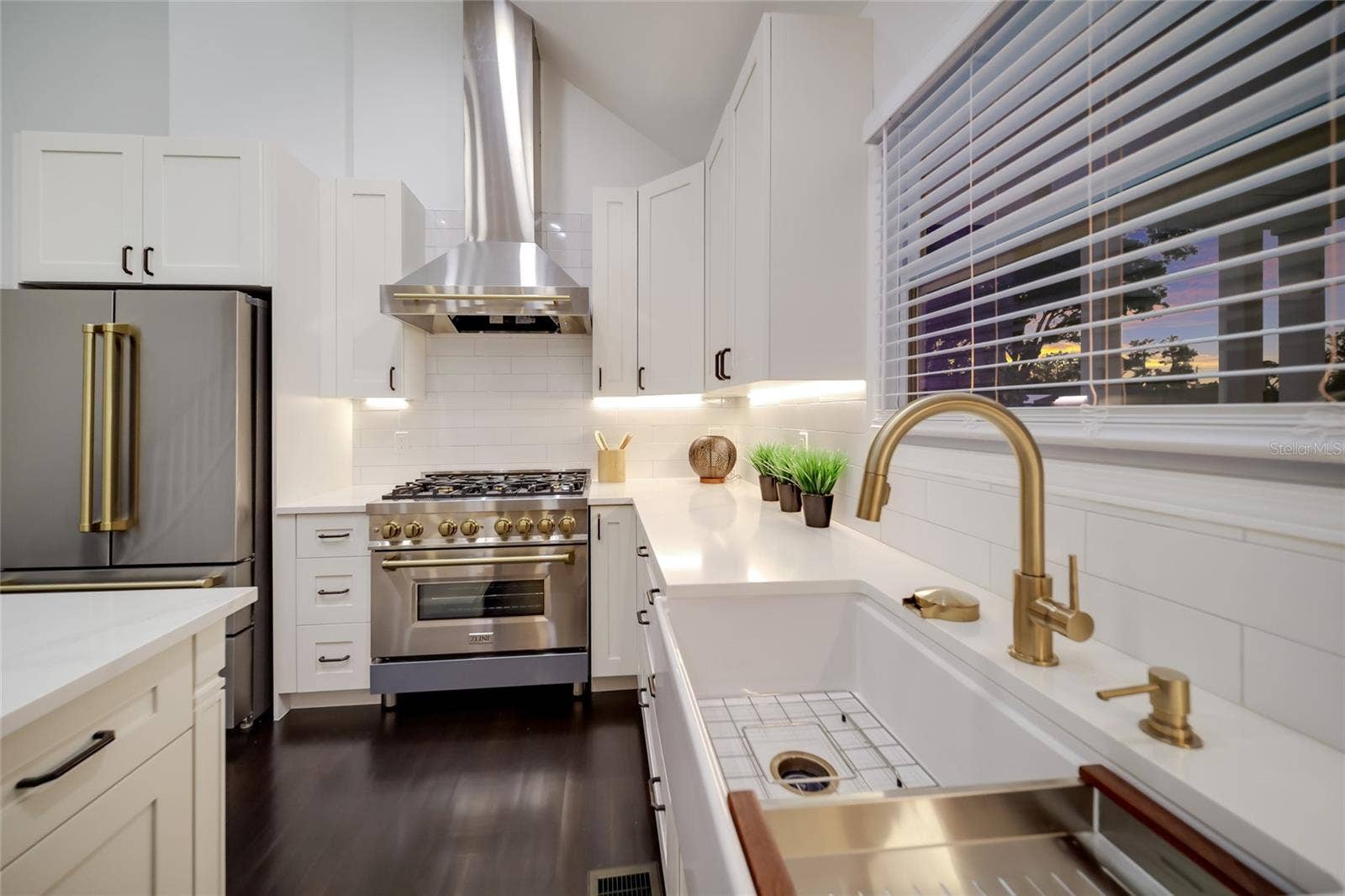 5060 18TH AVENUE W, Bradenton, FL 34209 Brand new high quality appliances.