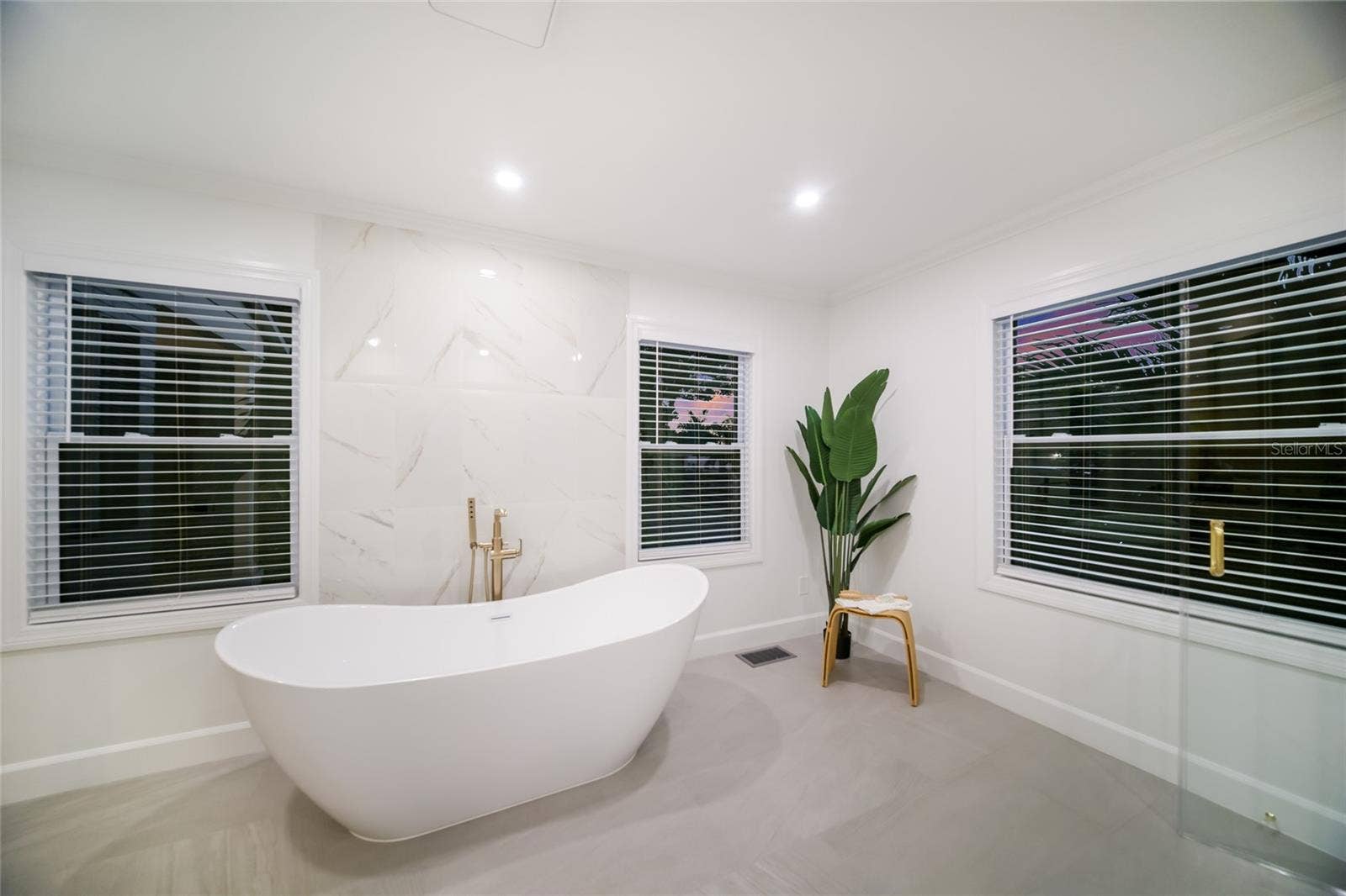 5060 18TH AVENUE W, Bradenton, FL 34209 Perfect for relaxing.