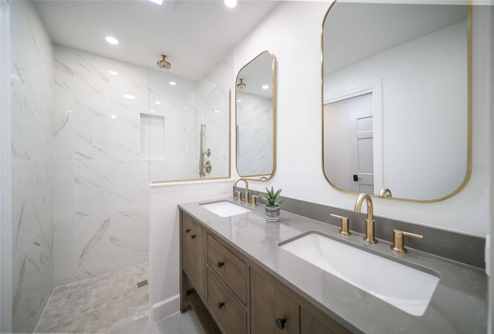5060 18TH AVENUE W, Bradenton, FL 34209 2nd bathroom is located on the second floor.