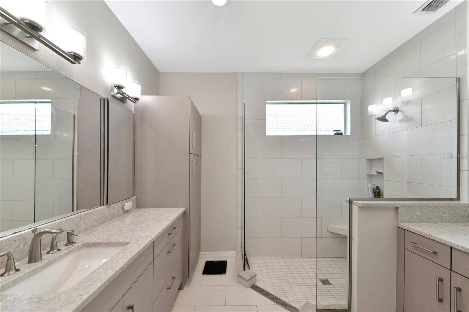 6256 DONNINGTON COURT, Sarasota, FL 34238 New primary bath twin sinks & frameless shower.