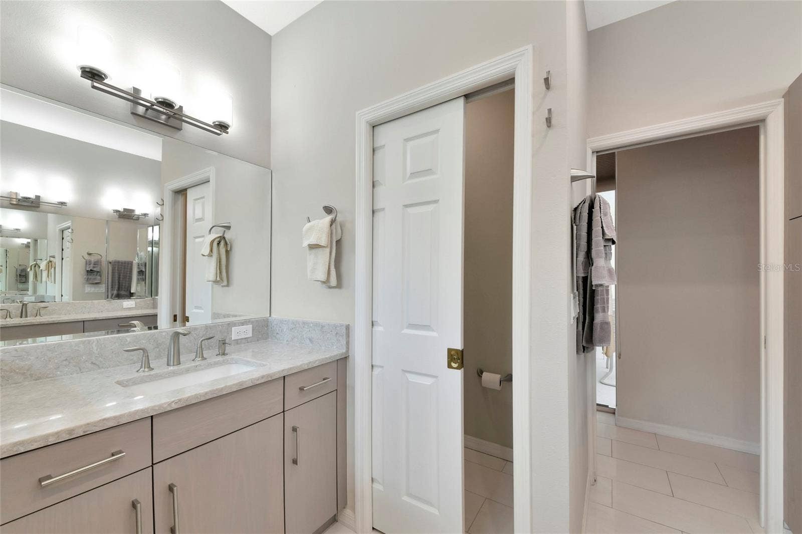 6256 DONNINGTON COURT, Sarasota, FL 34238 Primary 2nd sink w/quartz counter tops.