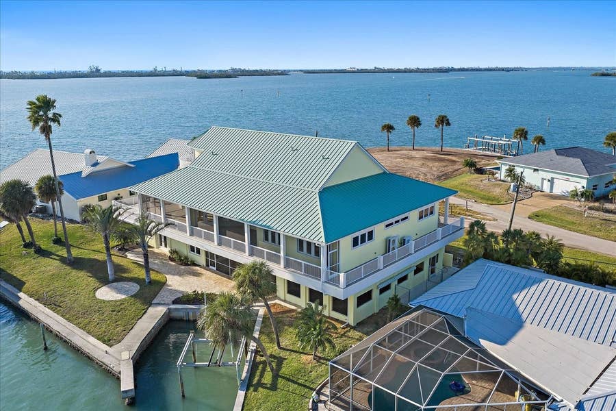 Property photo for 1905 MISSISSIPPI AVENUE, Englewood, FL