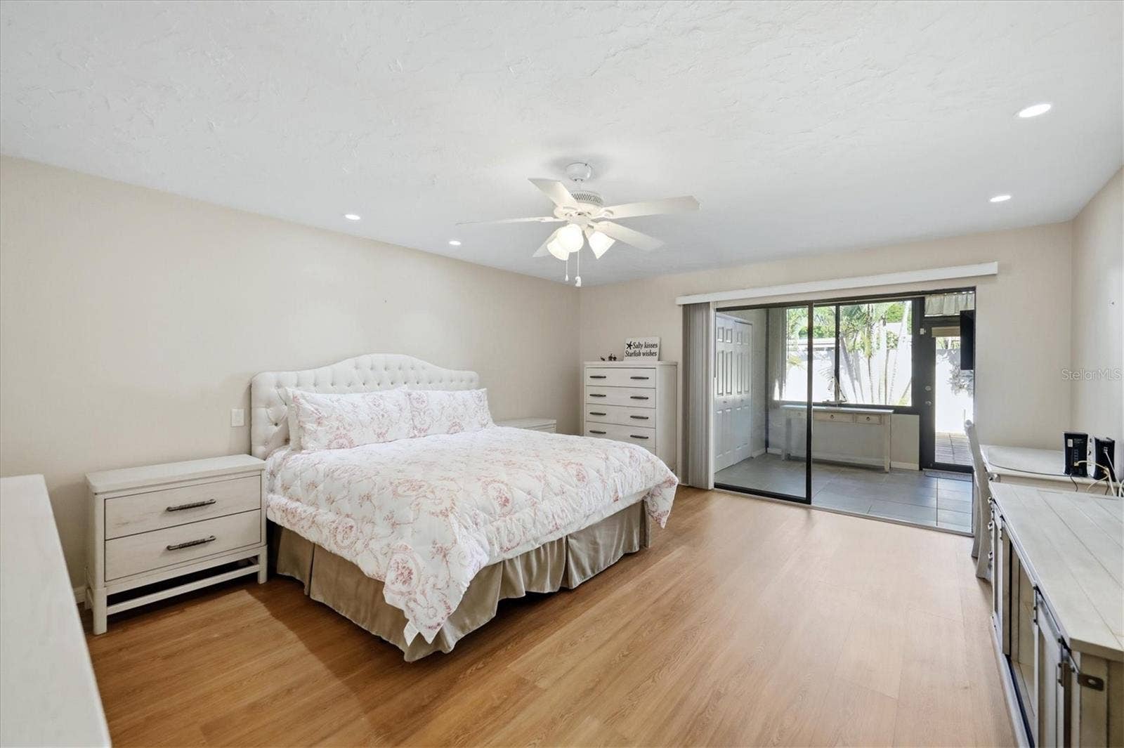 753 OAKVIEW DRIVE, Bradenton, FL 34210 753 OAKVIEW DRIVE, Bradenton, FL 34210