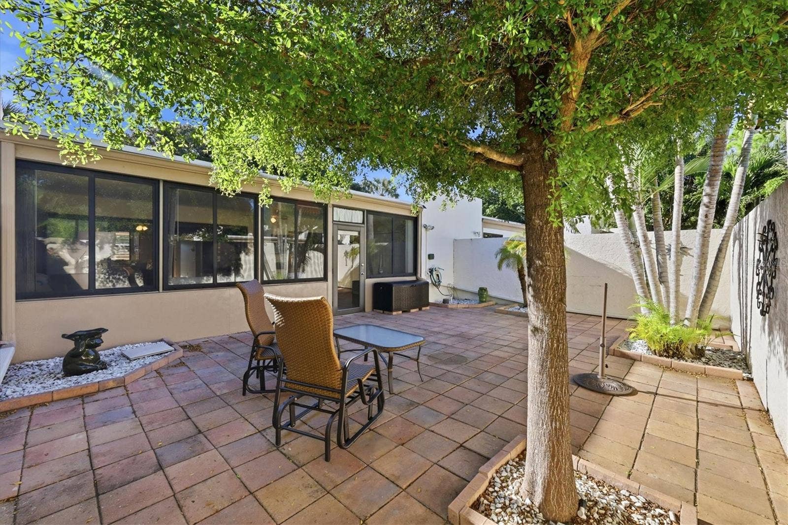 753 OAKVIEW DRIVE, Bradenton, FL 34210 Private Courtyard